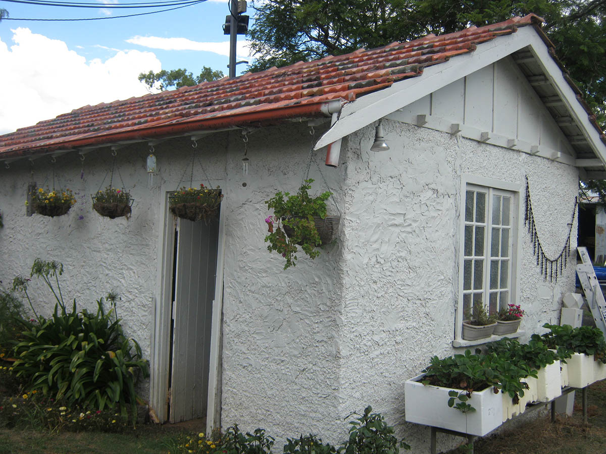 Asbestos cement walls with non-asbestos rendered covering - Asbestos ...